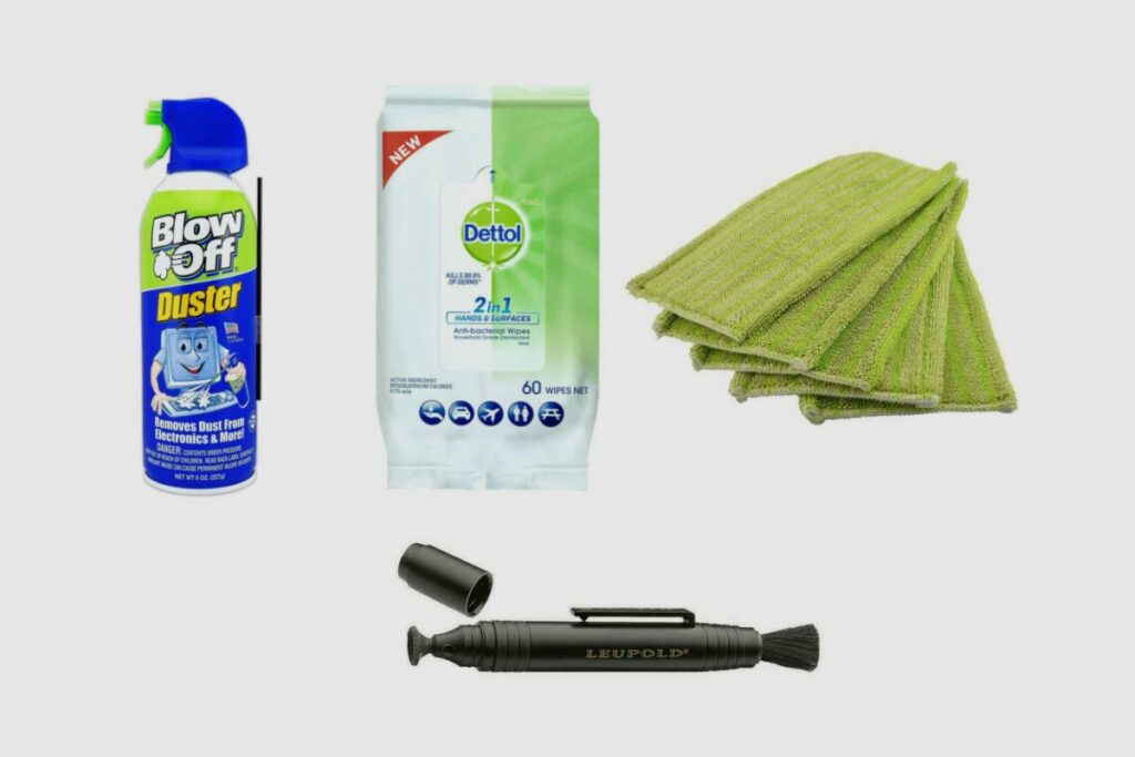 Items that you need to use to Clean the Oculus Headset